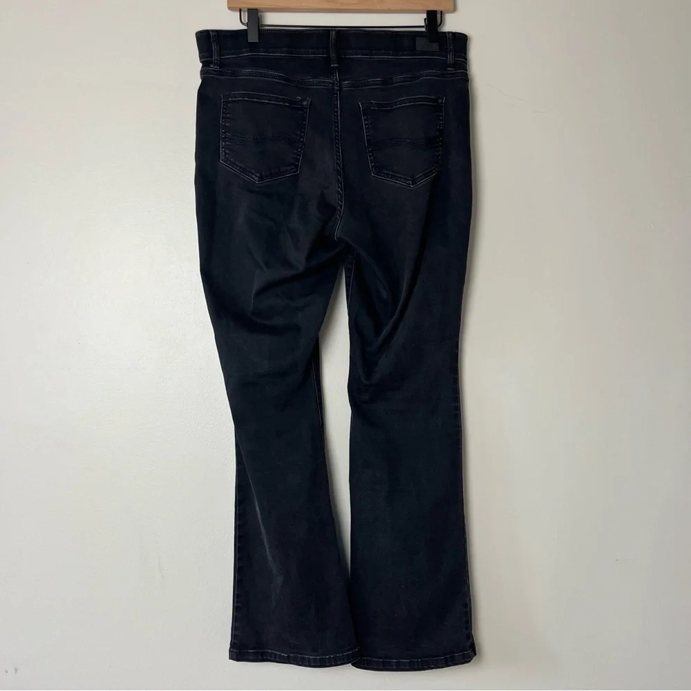 Lee‎ Regular Fit Bootcut Mid Rise Flex Motion Black Jeans